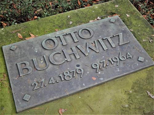 Grabstätte von Otto Buchwitz auf dem Heidefriedhof. Foto: Brendler