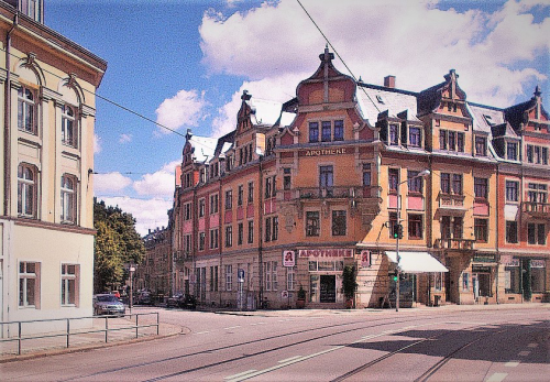 Die Elisabeth-Apotheke in der Leipziger Straße. Ihre Namenspatronin ist die „Heilige Elisabeth". Foto: Archiv Brendler/PR