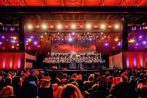 Ein Bild aus besseren Tagen: Großes Adventskonzert im Stadion. Mit der Verschärfung der Corona-Regeln in Sachsen fallen bis 12. Dezember sämtliche Veranstaltungen, Feste und Weihnachtsmärkte aus. Kultureinrichtungen schließen, ausgenommen sind Bibliotheken und der Zoo. Foto: Michael Schmidt