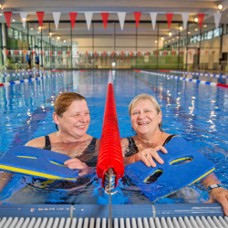 Wer vollständig geimpft oder genesen ist, darf wieder ins Schwimmbecken. Aqua-Kurse für Erwachsene werden derzeit noch nicht angeboten. Foto: Dresdner Bäder GmbH