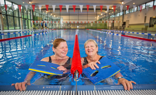 Wer vollständig geimpft oder genesen ist, darf wieder ins Schwimmbecken. Aqua-Kurse für Erwachsene werden derzeit noch nicht angeboten. Foto: Dresdner Bäder GmbH