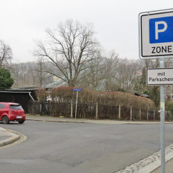 Das Parken Am Schillergarten ist jetzt gebührenpflichtig. Foto: Pohl