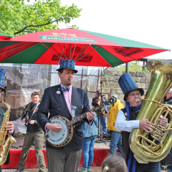 Musiker sorgen für Super-Stimmung beim Schillerwitzer Elbe-Dixie. Foto: Pohl