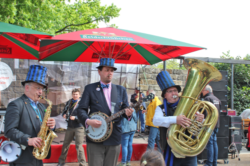 Musiker sorgen für Super-Stimmung beim Schillerwitzer Elbe-Dixie. Foto: Pohl