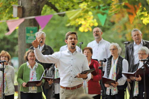 Sängertreffen mit Chorleiter Vitali Aleshkevich. Foto: Zastrow