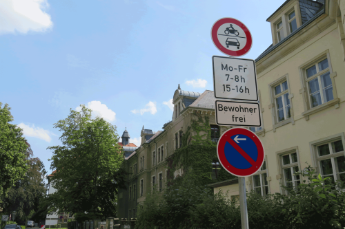 Die neuen Regelungen an der 63. „Johann Gottlieb Naumann“ sollen zu mehr Sicherheit im Straßenverkehr führen. Foto: Pohl