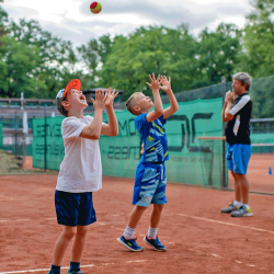 Koordination und Geschicklichkeit sind beim Tennis gefragt. Wer neugierig auf die Sportart ist, kann zum Schnuppertraining kommen. Foto: TC Blasewitz