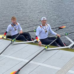 Moritz Herrmann vom Pirnaer Ruderverein und Philipp Prüfer vom USV TU Dresden feiern ihre ersten internationalen Erfolge beim Baltic Cup in Schweden. Foto: Jan Pötschke