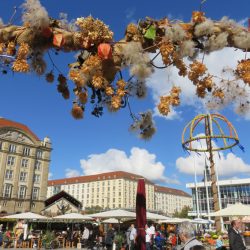 Noch bis 5. Oktober lädt der Herbstmarkt auf dem Dresdner Altmarkt ein. Foto: Pohl