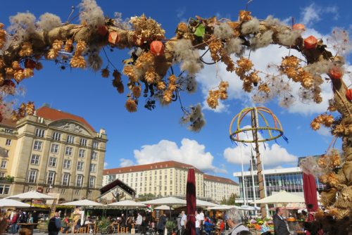 Noch bis 5. Oktober lädt der Herbstmarkt auf dem Dresdner Altmarkt ein. Foto: Pohl