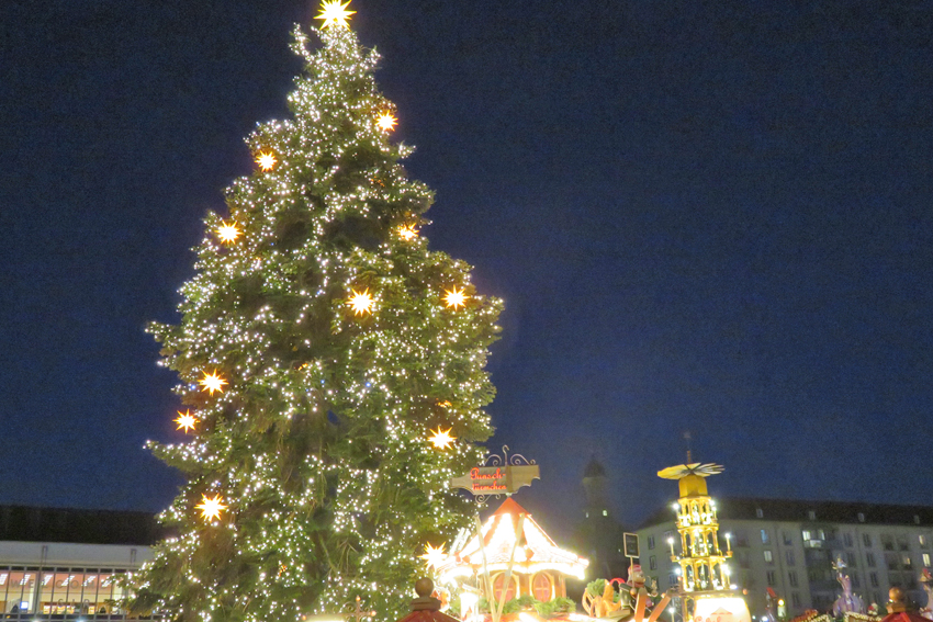Engel und Bergmann im Glanz der Herrnhuter Sterne Engel und Bergmann im Glanz der Herrnhuter Sterne