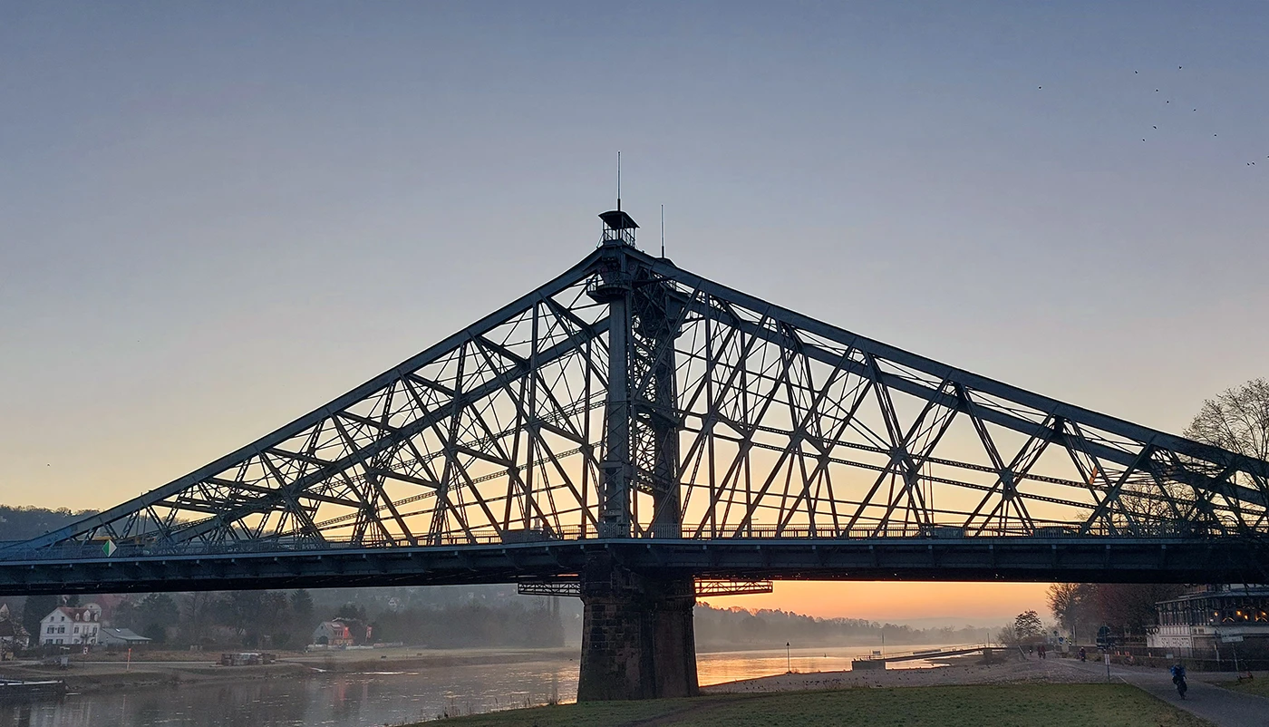 Das Blaue Wunder kurz nach Sonnenaufgang (@ Katrin Frank)