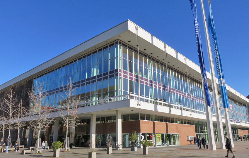 Die Zentralbibliothek hat ihren Sitz Im Kulturpalast. Foto: Pohl