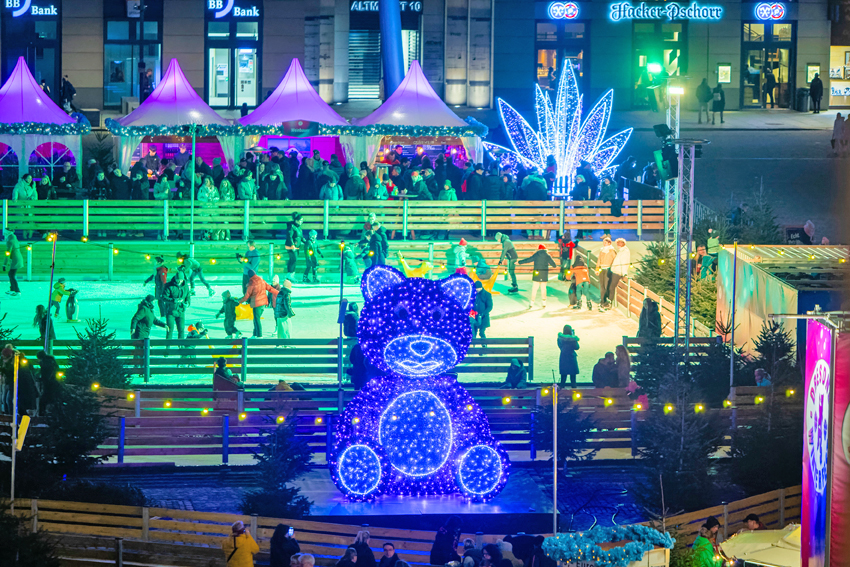 Wintersport mitten in der Stadt: Das Winterfest auf dem Altmarkt macht es möglich. Foto: Plan de Saxe/Sylvio Dittrich