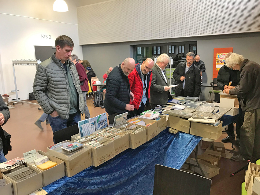 Stöbern, fachsimpeln, tauschen, kaufen: Sammlermesse in der Johannstadthalle. Foto: PR