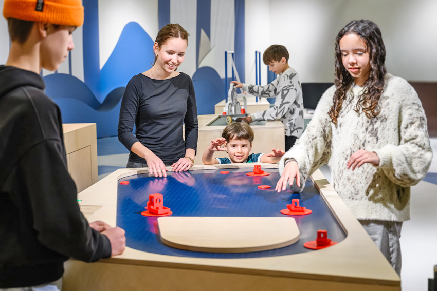 18 Stationen laden in der neuen Mitmach-Ausstellung im Verkehrsmuseum ein. Foto: Verkehrsmuseum/Frank Grätz