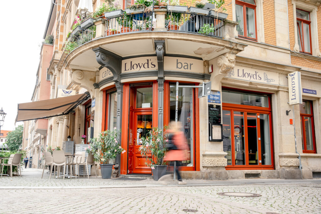 Dem Lloyd’s in der Böhmischen Straße kommen die Erlöse des Flohmarktes zugute. Foto: PR