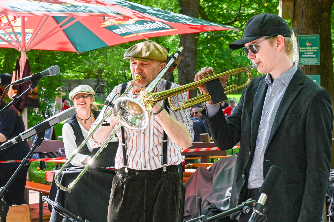 Dixieland-Open-Air „Lebenskünstler“: Inklusives Straßenfest in Leuben Dixieland-Open-Air „Lebenskünstler“: Inklusives Straßenfest in Leuben