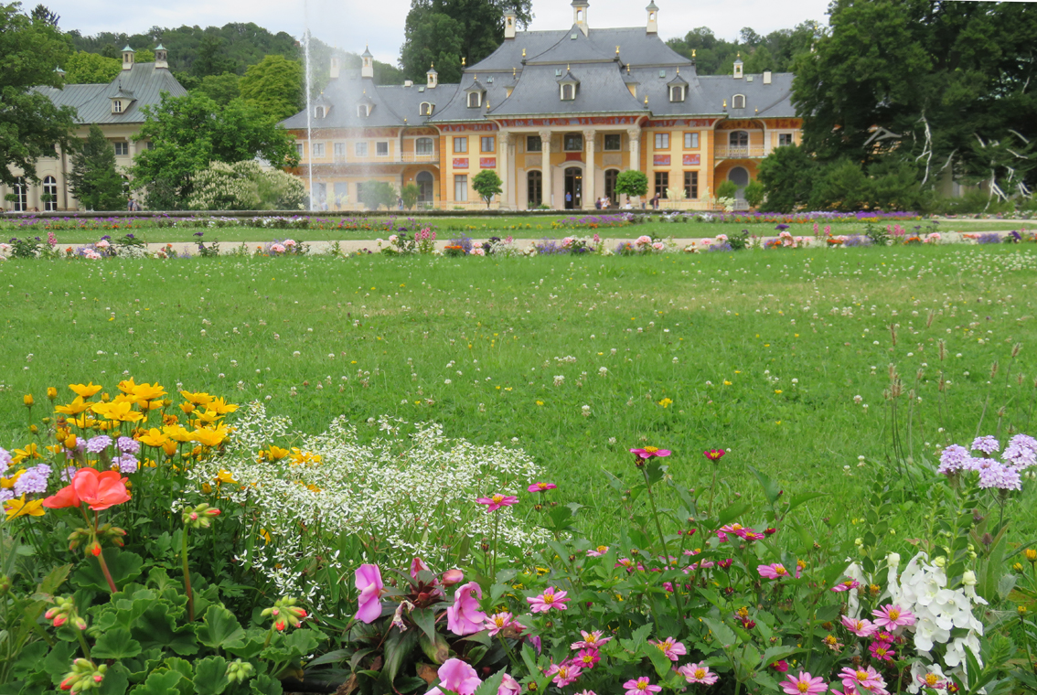 Im lauschigen Ambiente des Schlossparks in Pillnitz gastiert Pfingstsonntag der Dresdner Kreuzchor. Foto: Pohl