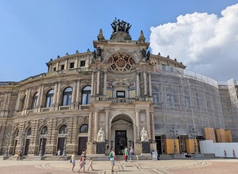 Die Welt der Semperoper offenbart sich bei Führungen besonders gut. Foto: Pohl