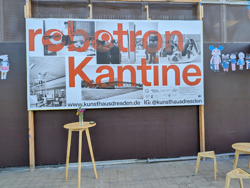 Die robotron-Kantine lädt zur letzten Ausstellung vor der Sanierung ein. Foto: Pohl