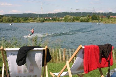 Wer hat Bilder von der Galopprennbahn oder den Kiesseen Leuben? Wer hat Bilder von der Galopprennbahn oder den Kiesseen Leuben?
