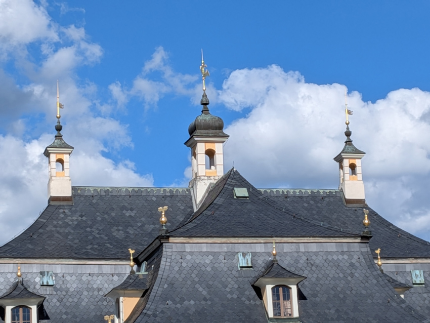 Überwiegend heiter verabschiedete sich der August. Was verspricht der September? Milden Altweibersommer? Oder kommt er mit Regen, Blitz und Donner? Die Wetterküche wird zwischen Tiefdruck und Hochdruck von allem etwas dabei haben, lassen wir uns überraschen. Foto: Pohl