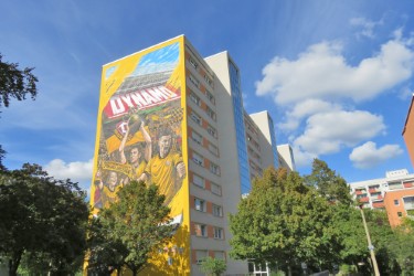 In der Johannstadt zeigt sich die SG Dynamo Dresden im Großformat. Foto: Pohl
