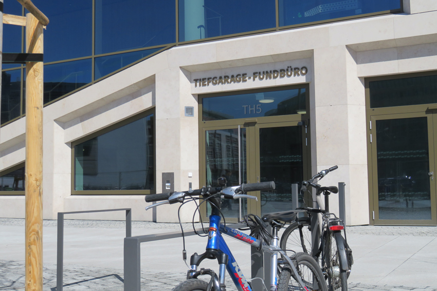 Im Fundbüro im Stadtforum werden verlorene Gegenstände aufbewahrt, bis sie abgeholt oder versteigert werden. Foto: Pohl