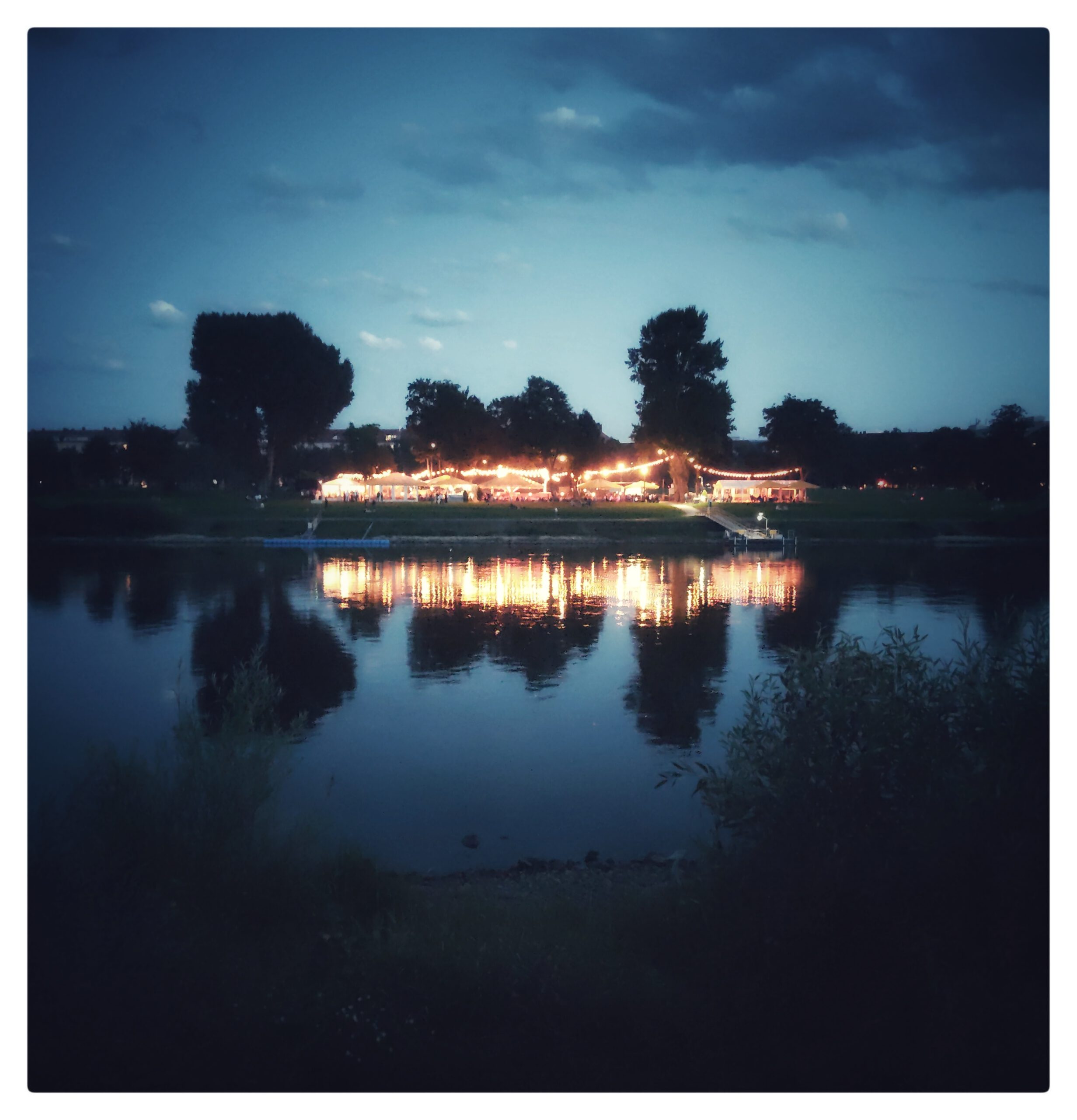 Der Johannstädter Fährgarten an einem Spätsommerabend im September. Foto: S. Lammel