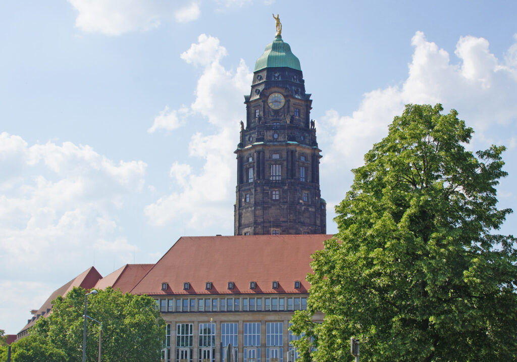 Im neuen Rathaus findet das interreligiöse Friedensfest statt. Foto: Pohl